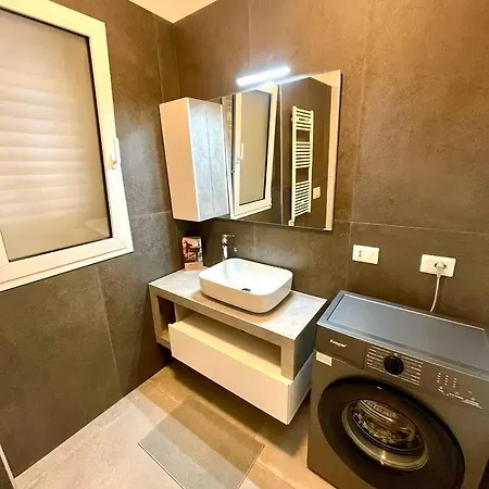 Brand New, Elegant & Spacious For 5 People *